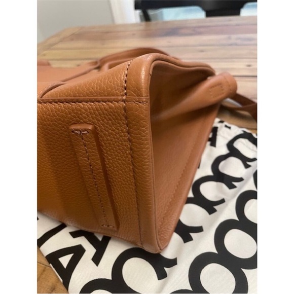 Marc Jacobs Medium Tote Bag with Structured Design and Embossed Text - Picture 6 of 12